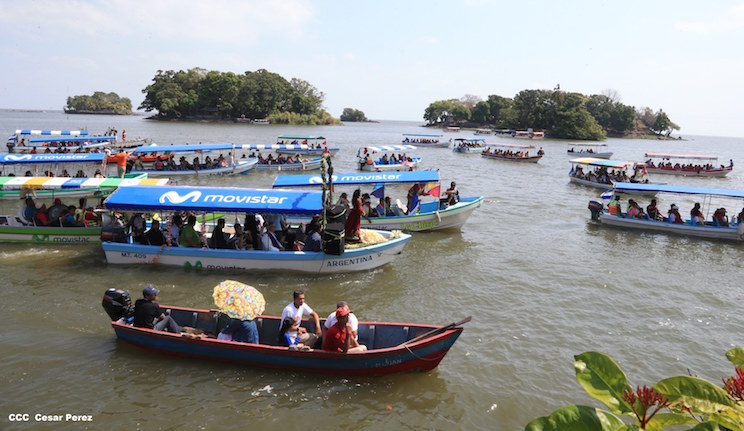 Realizan tradicional Viacrucis Acu&aacute;tico en Lago Cocibolca